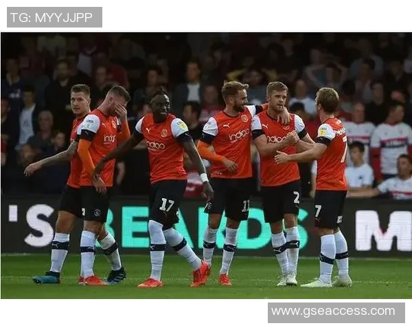 加的夫城与雷丁的激烈对决展现英冠联赛的精彩与悬念